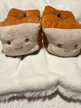 Women’s cute toast slippers